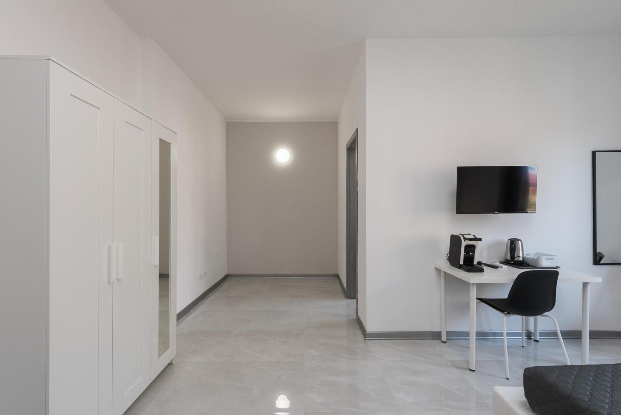 Travelershome Ciampino Airport Guesthouse 600M To Airport Экстерьер фото