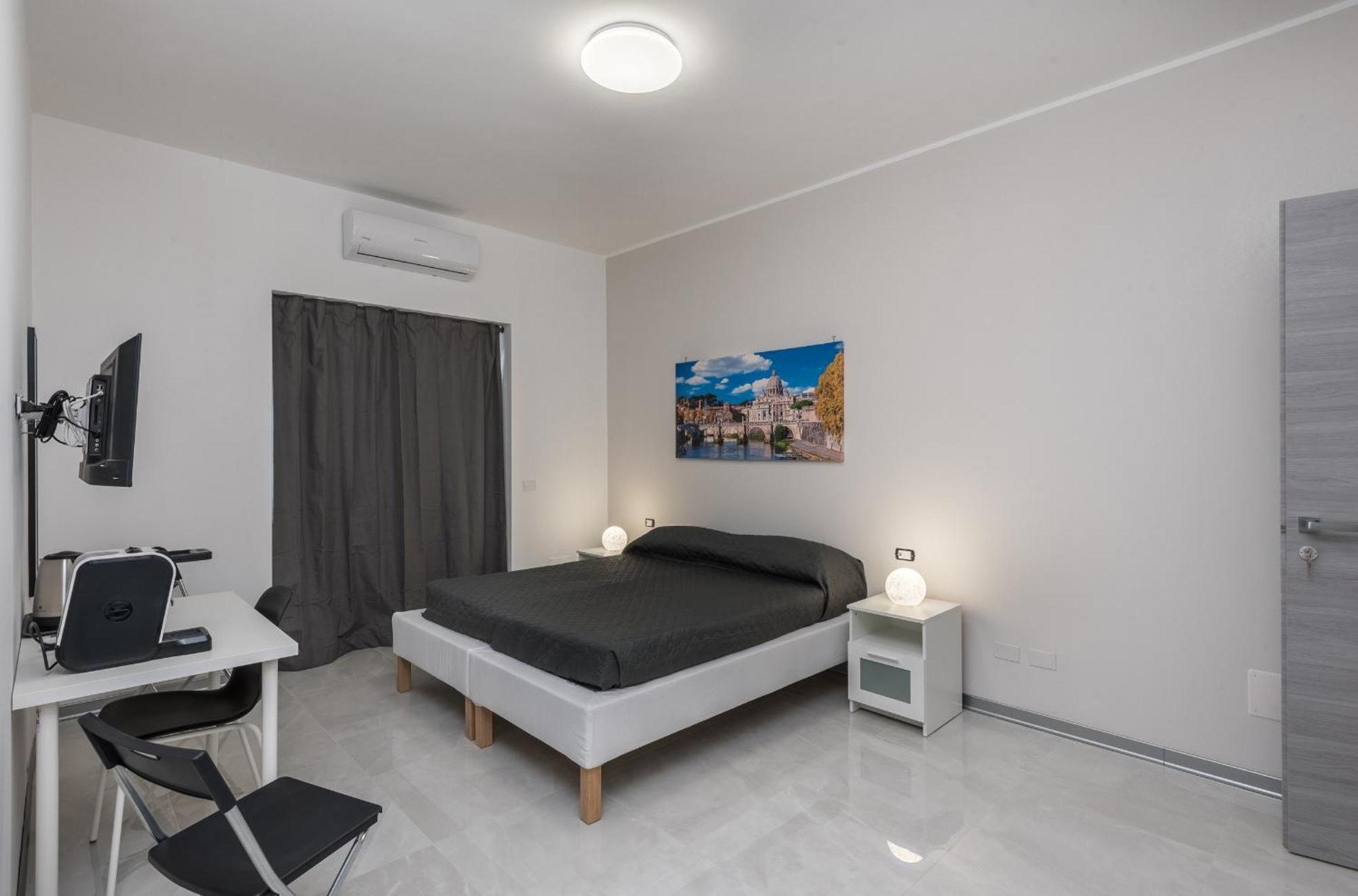 Travelershome Ciampino Airport Guesthouse 600M To Airport Экстерьер фото
