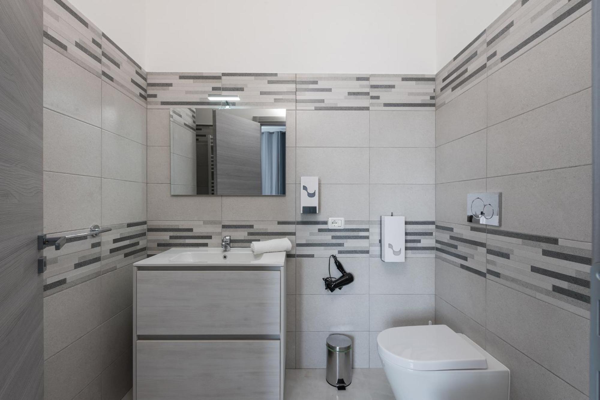 Travelershome Ciampino Airport Guesthouse 600M To Airport Экстерьер фото