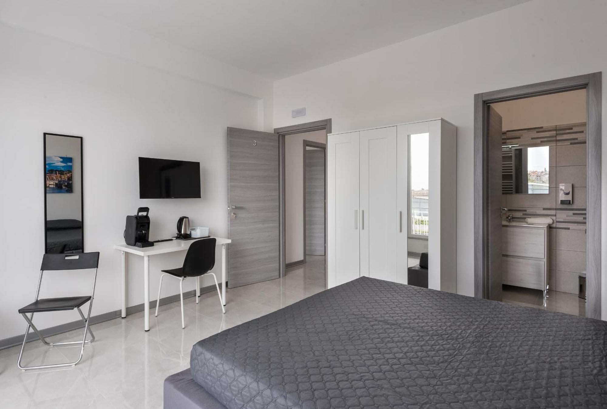 Travelershome Ciampino Airport Guesthouse 600M To Airport Экстерьер фото