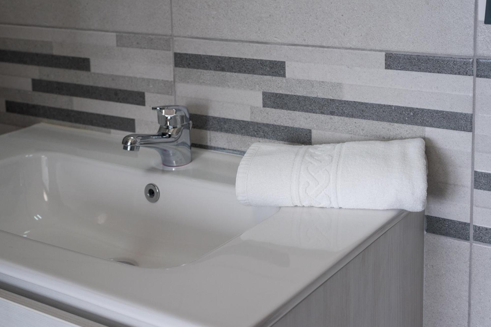 Travelershome Ciampino Airport Guesthouse 600M To Airport Экстерьер фото