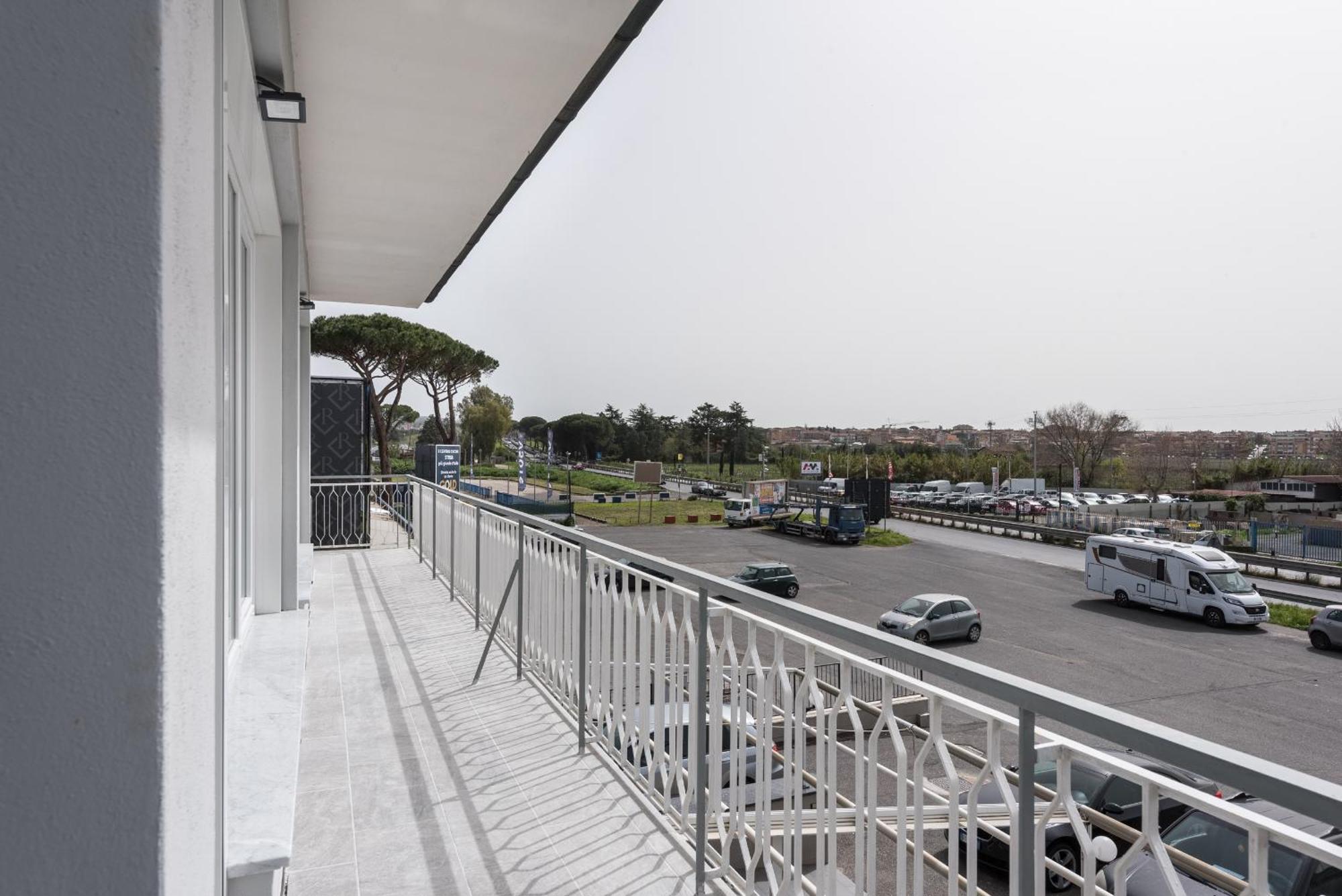 Travelershome Ciampino Airport Guesthouse 600M To Airport Экстерьер фото
