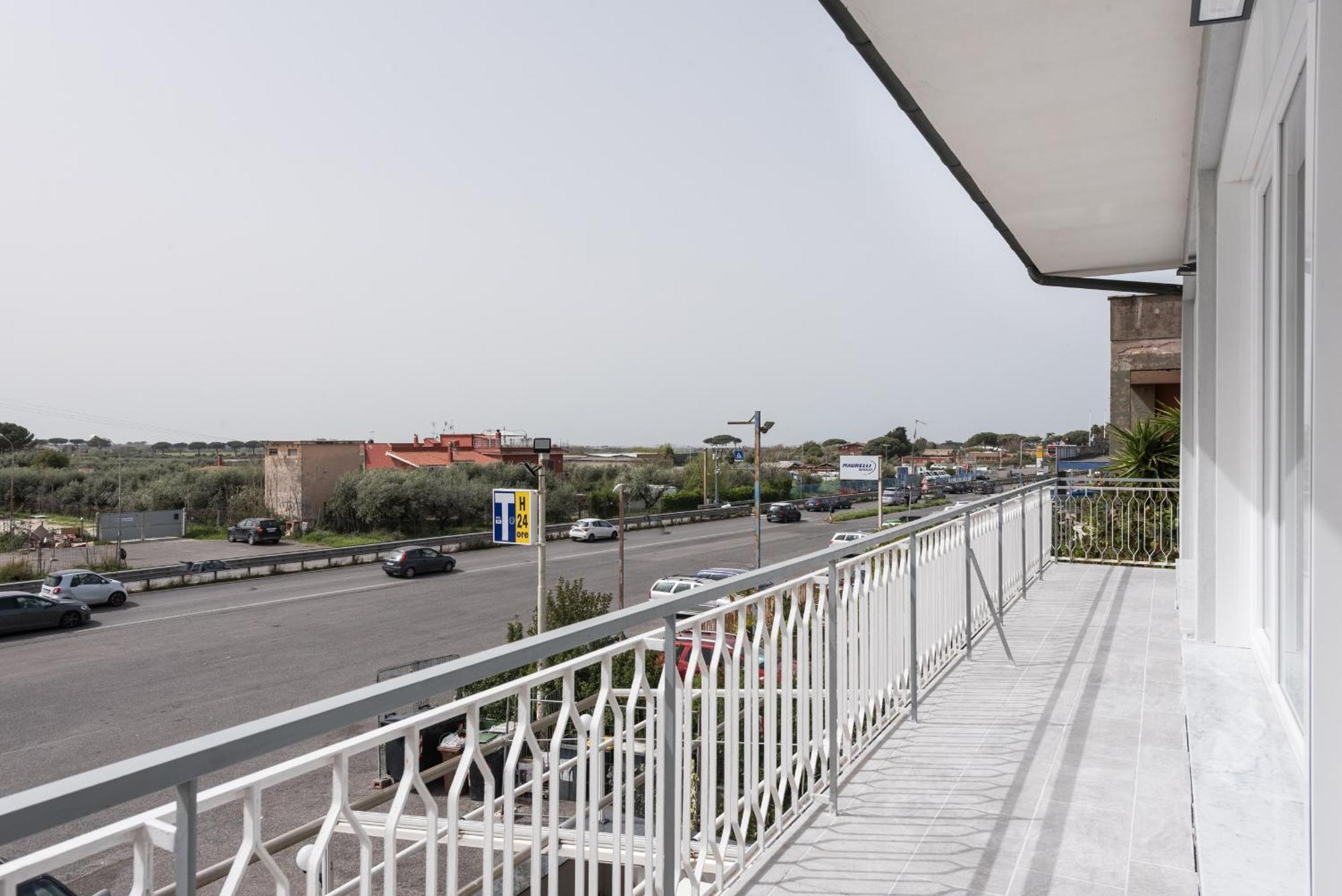 Travelershome Ciampino Airport Guesthouse 600M To Airport Экстерьер фото